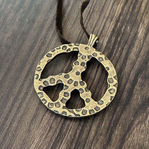 Hammered Peace Ribbon Necklace ASO Alex Russo - Picture 9 of 11